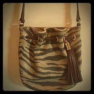 Micheal kors crossbody in Good Condition.